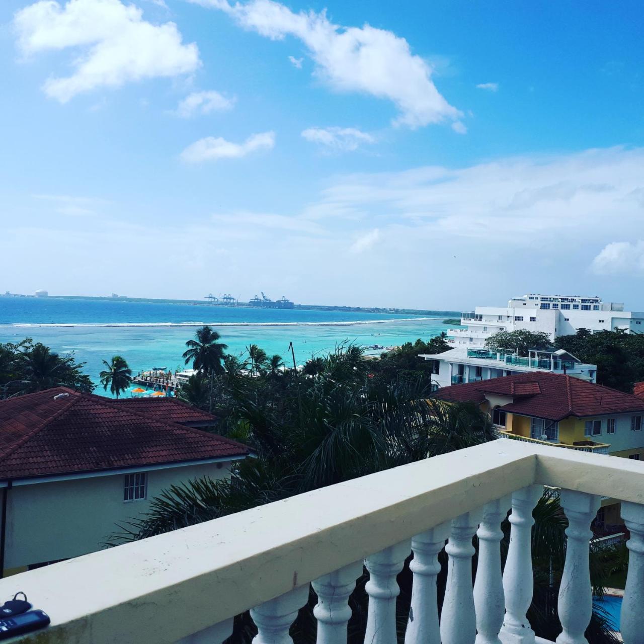 Residencial Las Palmeras De Willy Hotel Boca Chica Exterior photo
