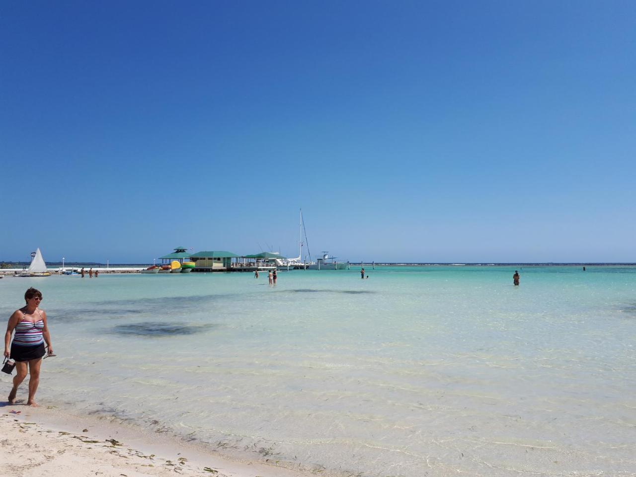 Residencial Las Palmeras De Willy Hotel Boca Chica Exterior photo